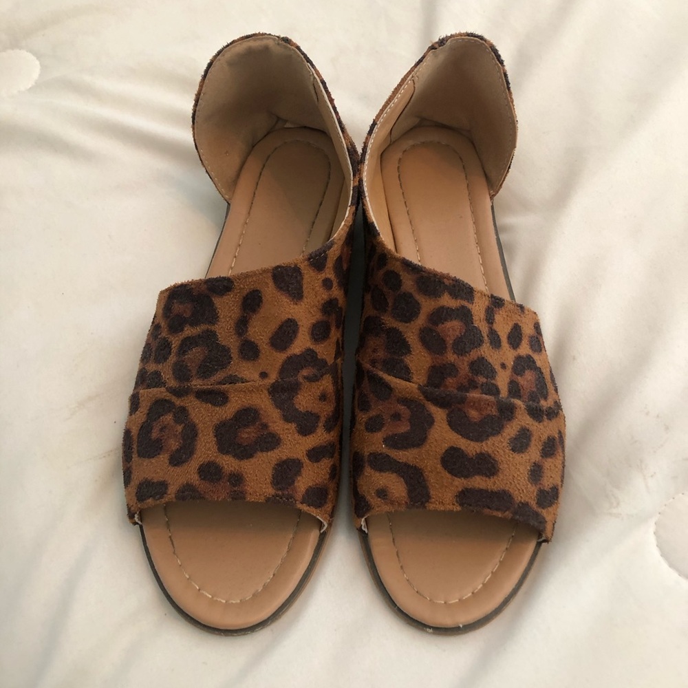 Leopard side cut out flats